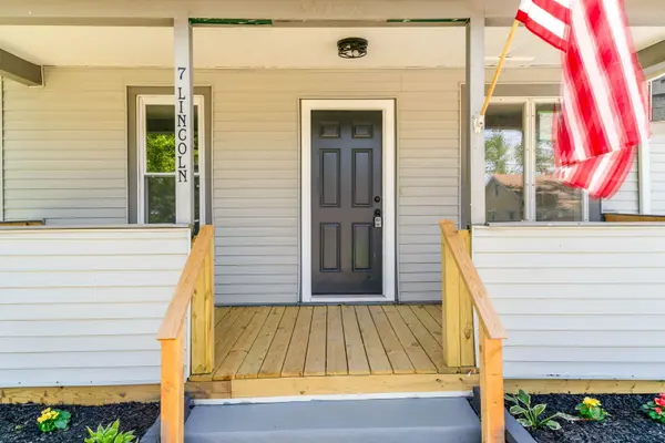 7 Lincoln ST, Harvard, IL 60033