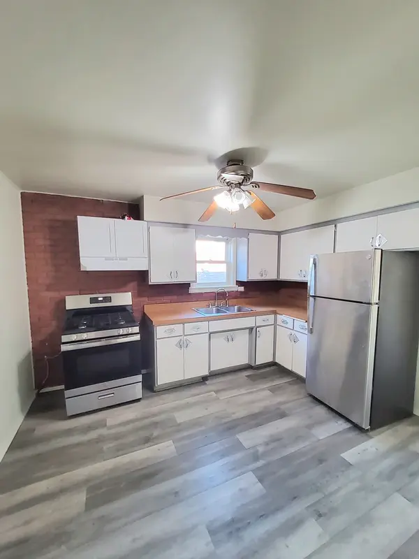 7445 W 64th ST, Summit, IL 60501