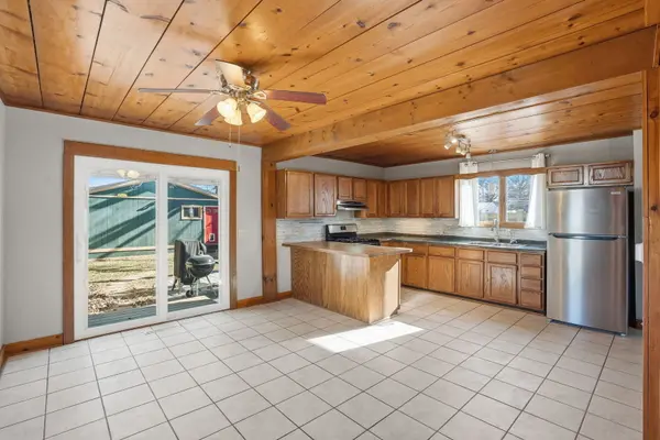 2137 Vine ST, Davenport, IA 52804