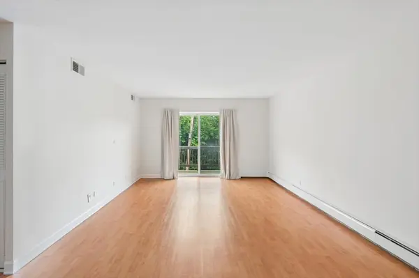 8232 Niles Center RD #214, Skokie, IL 60077