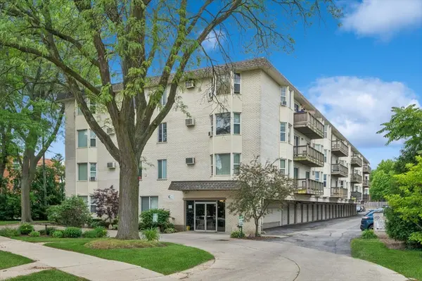 8232 Niles Center RD #214, Skokie, IL 60077