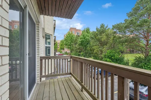 8232 Niles Center RD #214, Skokie, IL 60077