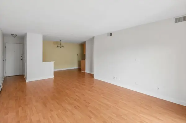 8232 Niles Center RD #214, Skokie, IL 60077