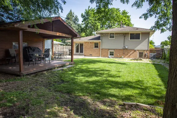 10435 Barnard DR, Chicago Ridge, IL 60415