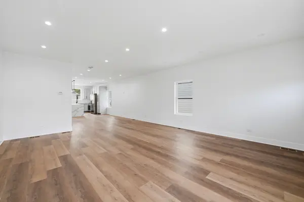 5729 W Ohio ST, Chicago, IL 60644