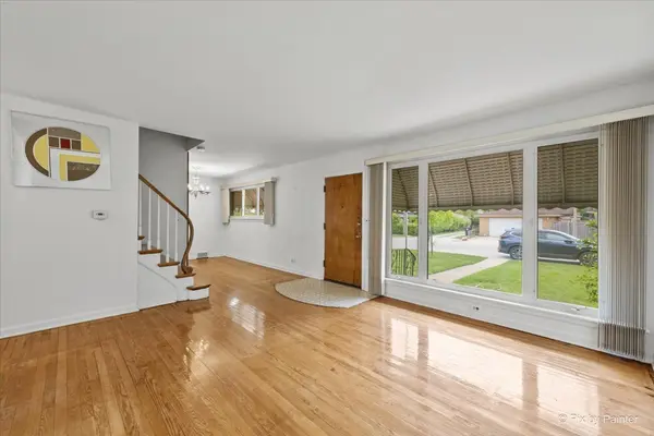 5216 Lee ST, Skokie, IL 60077