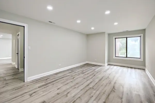 9242 Gross Point RD #107, Skokie, IL 60077