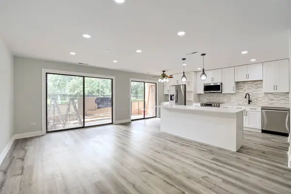 9242 Gross Point RD #107, Skokie, IL 60077