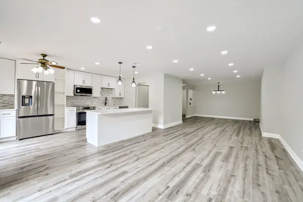 9242 Gross Point RD #107, Skokie, IL 60077