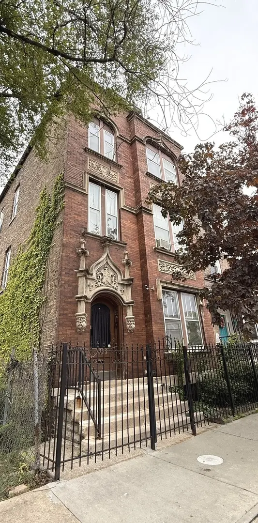2722 W 18th ST, Chicago, IL 60608