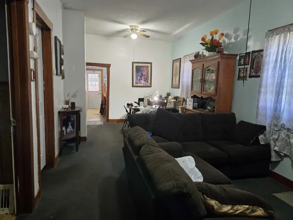 953 Elizabeth ST, Elgin, IL 60120