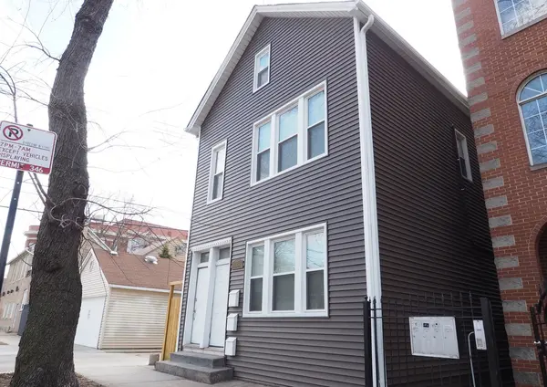 2115 W Wellington AVE, Chicago, IL 60618