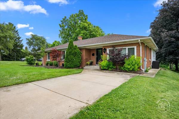 42 N 13th AVE, St. Charles, IL 60174