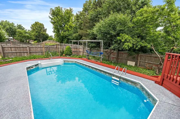25 Magnolia DR, Streamwood, IL 60107