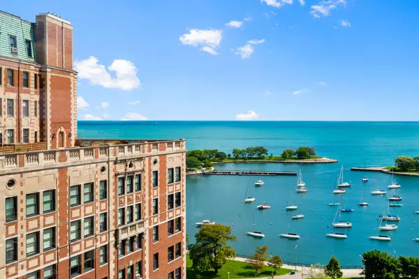 421 W Melrose ST #18BC, Chicago, IL 60657