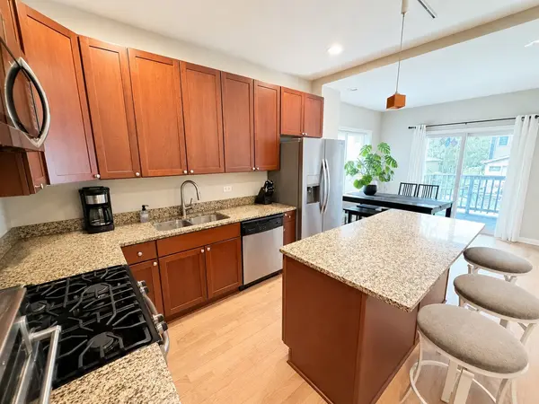 1330 W Roscoe ST #1, Chicago, IL 60657