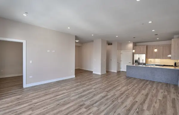 926 E 43rd ST #409, Chicago, IL 60653