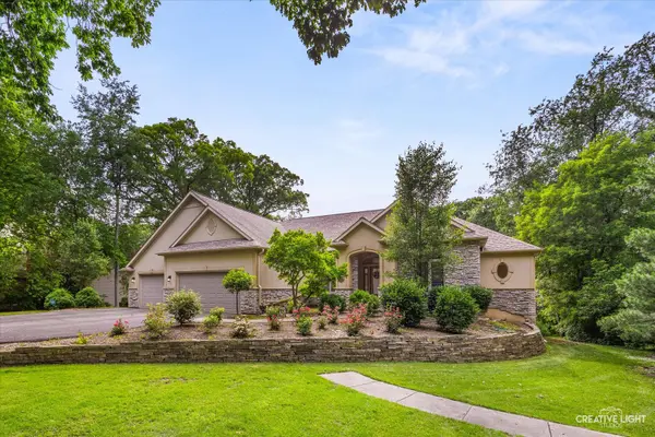 10605 Red Hawk LN, Spring Grove, IL 60081