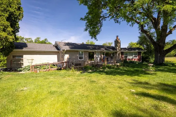 6N192 Weber DR,  St. Charles,  IL 60174