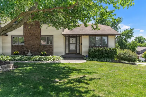 3300 35th AVE, Moline, IL 61265