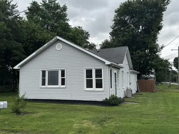 215 E Main ST, Tamaroa, IL 62888
