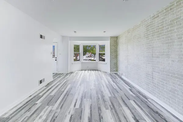 5718 N Parkside AVE, Chicago, IL 60646