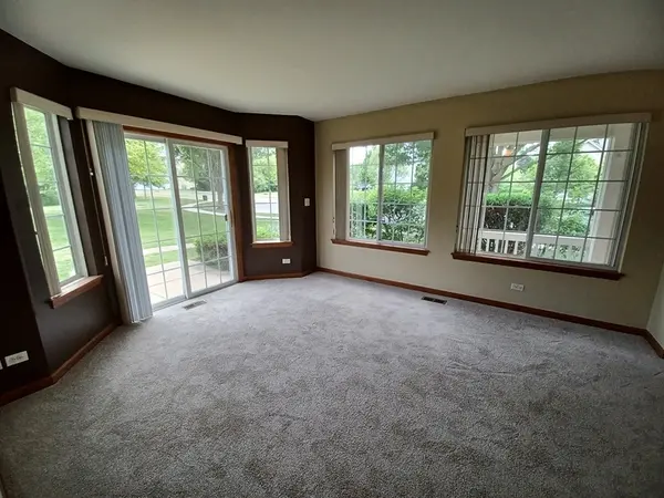 661 Lincoln Station DR, Oswego, IL 60543