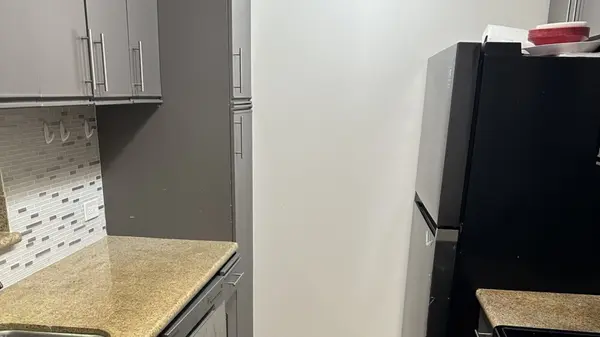 75 Kristin CIR #613, Schaumburg, IL 60195