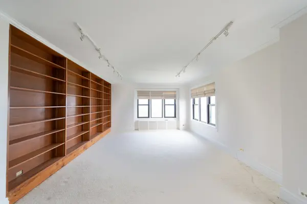 5300 S Shore DR #111, Chicago, IL 60615