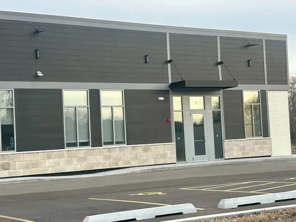 1200 N Milwaukee AVE #B, Libertyville, IL 60048