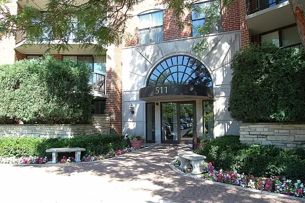 511 Aurora AVE #418, Naperville, IL 60540