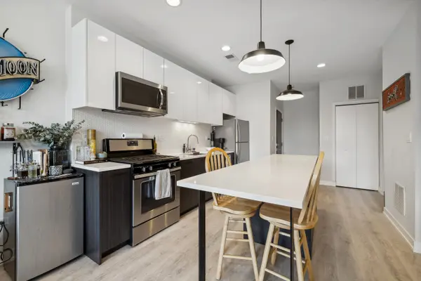 713 N Milwaukee AVE #302, Chicago, IL 60642