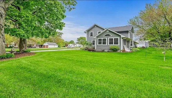 2912 Woodlawn RD, Sterling, IL 61081