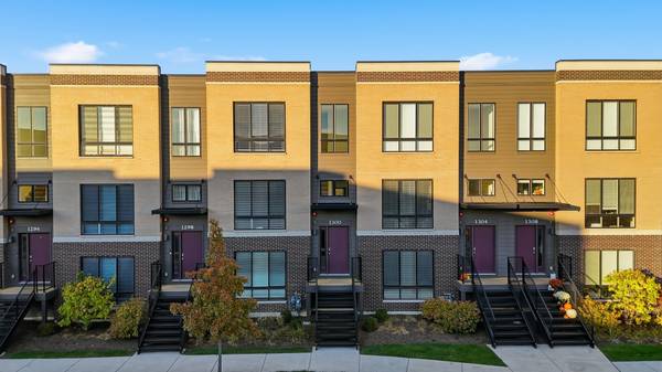 1300 Catalina CT, Schaumburg, IL 60173