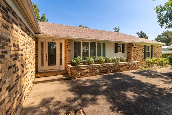105 Woodlake LN, Eldorado, IL 62930