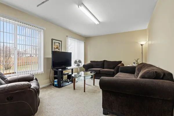 941 Brahms RD, Volo, IL 60073