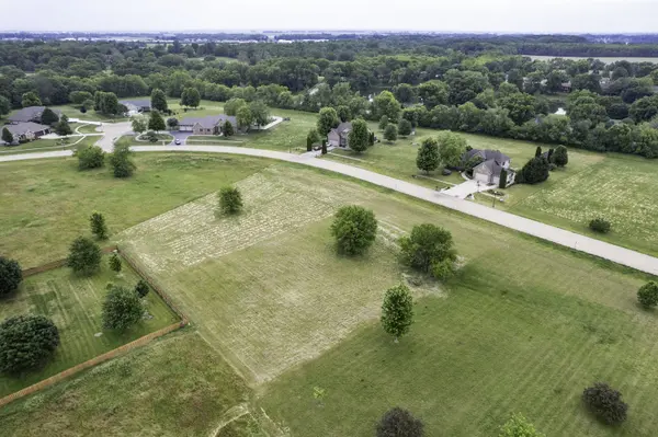 1010 Prairie View DR, Somonauk, IL 60552