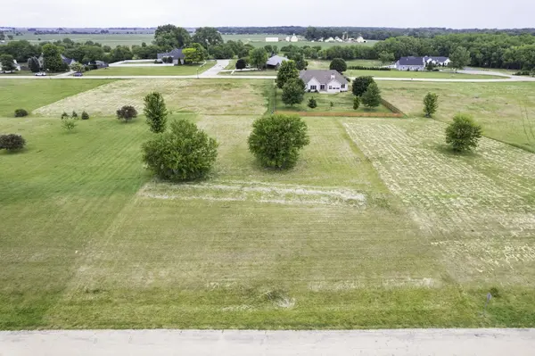 1010 Prairie View DR, Somonauk, IL 60552