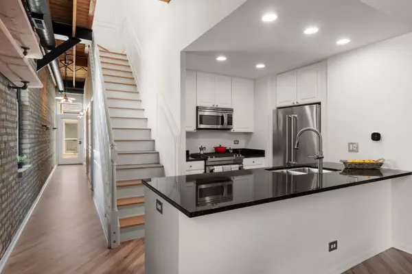 2943 N Lincoln AVE #204, Chicago, IL 60657