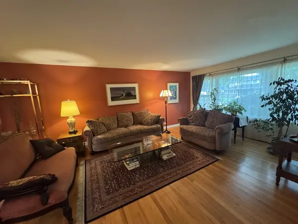 2736 Covert RD, Glenview, IL 60025
