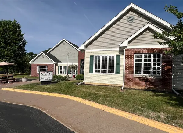 1035 W Kimberly RD, Davenport, IA 52806