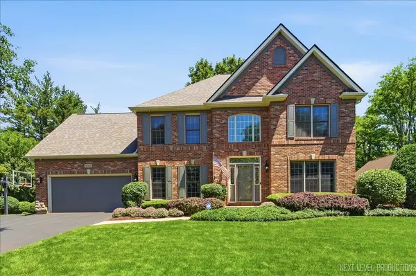 990 Pinecrest DR, Sugar Grove, IL 60554