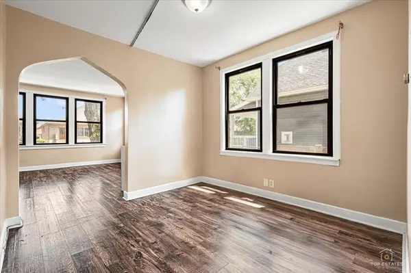 655 W 43rd PL, Chicago, IL 60609