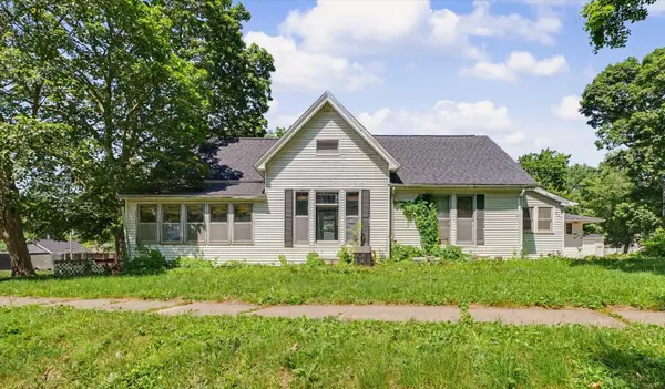 307 S Lincoln ST, Mahomet, IL 61853