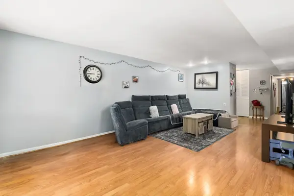5214 Galitz ST #205, Skokie, IL 60077