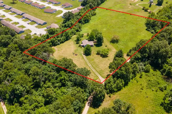 450 Clark School RD, Desoto, IL 62924