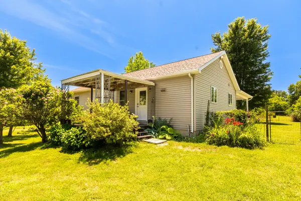 450 Clark School RD, Desoto, IL 62924