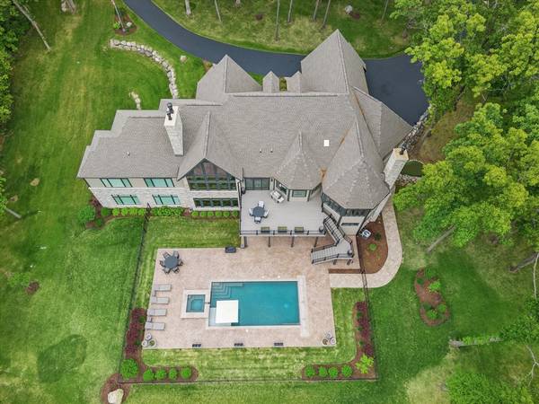 3873 Carlisle DR, Crystal Lake, IL 60012
