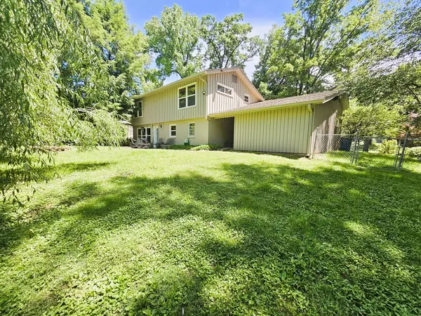 705 Lake Park RD, Mt Vernon, IL 62864