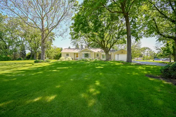 325 Lambert RD, Glen Ellyn, IL 60137